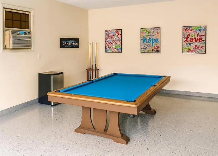 Holiday home 5br & Game Room, Bridge Park & Zoo, Sleeps 12 Columbus