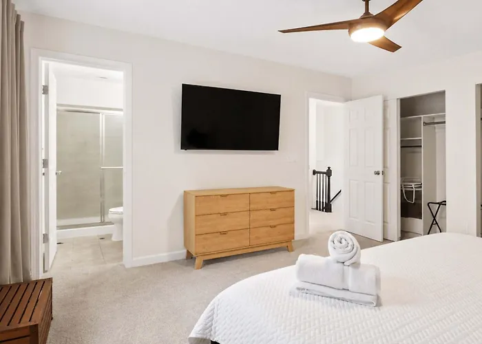 Holiday home 5br & Game Room, Bridge Park & Zoo, Sleeps 12