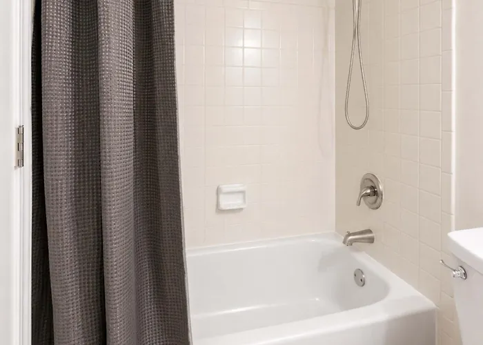Holiday home 5br & Game Room, Bridge Park & Zoo, Sleeps 12 Columbus