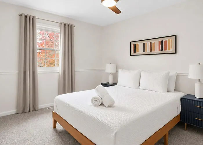 Holiday home 5br & Game Room, Bridge Park & Zoo, Sleeps 12